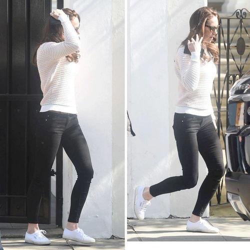 明星喜欢穿的运动鞋,跟随偶像脚步，探寻时尚与舒适的完美结合