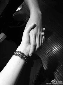 牵手秀恩爱照片,明星情侣牵手秀恩爱，浪漫画面引网友热议”